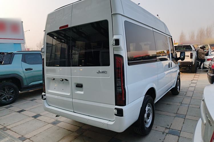 Used JMC Fushun 2025 2.0T 8AT Diesel Short-Wheelbase Mid-Top Commercial Multi-Purpose Passenger Vehicle with 5/6 Seats Exterior 5