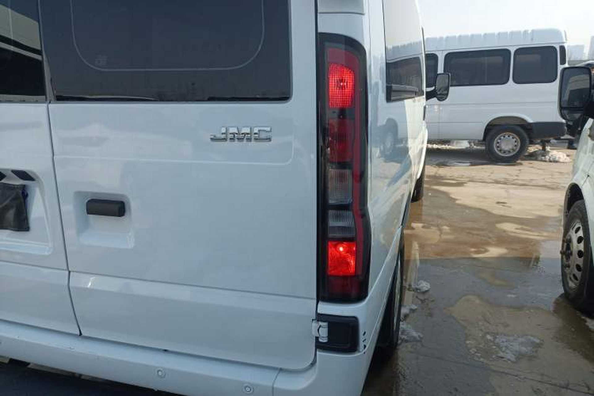 Used JMC Fushun 2025 2.0T 6MT Diesel Mid-Roof High-Arch Commercial Multi-Purpose 7-Seater Passenger Vehicle Exterior 6