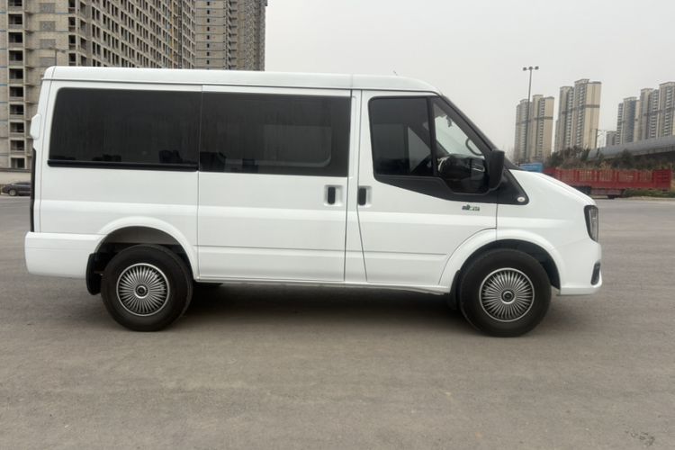 Used JMC Fushun 2025 2.0T 8AT Diesel Short-Wheelbase Low-Roof Commercial Multi-Purpose Passenger Vehicle with 5/6 Seats and Liftgate Tailgate Exterior 6