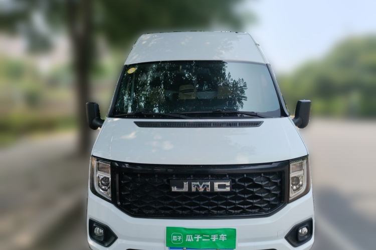 Used JMC Fushun 2025 2.0T 6MT Diesel Mid-Roof Mid-Height Commercial Multi-Purpose 7-Seater Passenger Vehicle Front