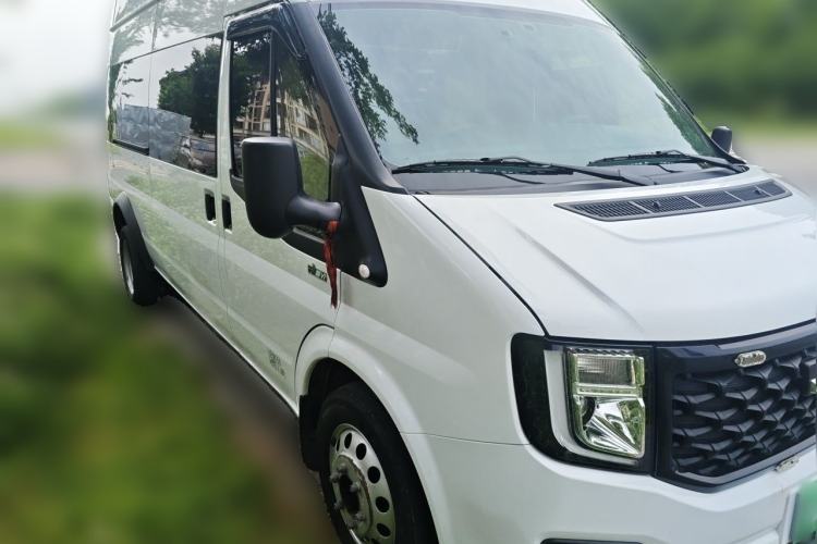 Used JMC Fushun 2025 2.0T 6MT Diesel Extended-Wheelbase High-Roof Commercial Van—2/3 Seats Front Right 45 Deg