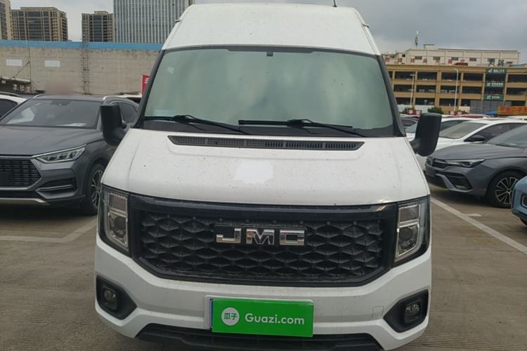Used JMC Fushun 2025 2.0T 6MT Diesel Mid-Roof Mid-Height Commercial Multi-Purpose 7-Seater Passenger Vehicle Front
