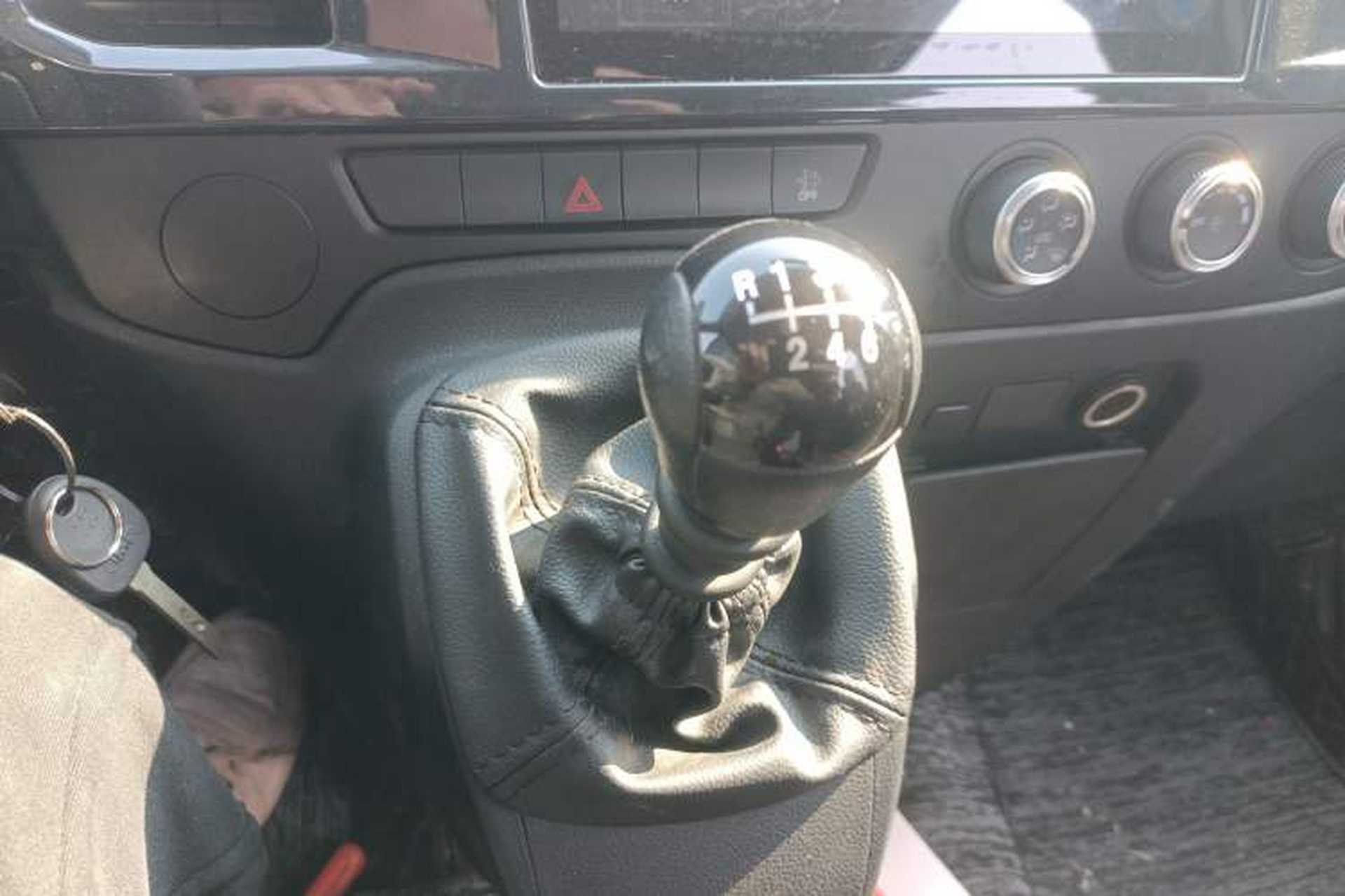 Used JMC Fushun 2025 2.0T 6MT Diesel Mid-Roof High-Arch Commercial Multi-Purpose 7-Seater Passenger Vehicle Gear Lever