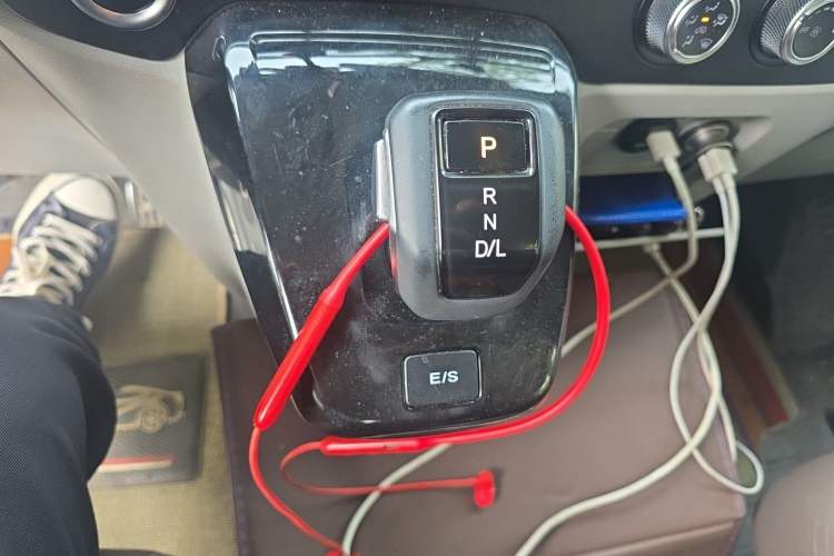 Used JMC Fushun 2025 2.0T 8AT Diesel Mid-Range Mid-Height Business-Class 9-Seater (Non-Commercial) Gear Lever