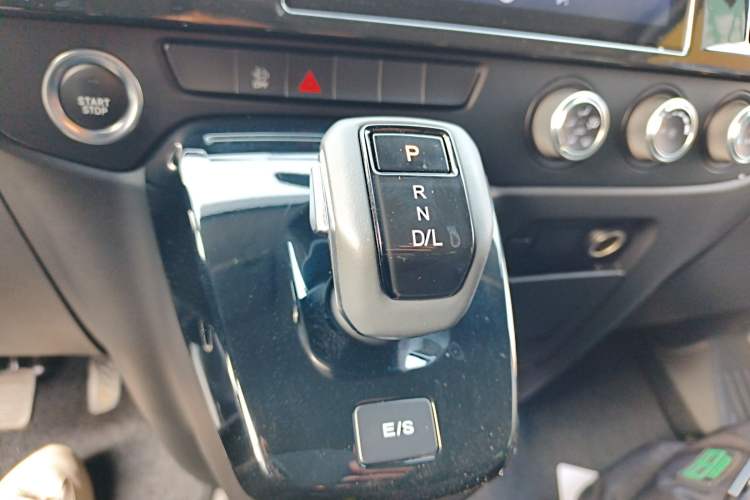 Used JMC Fushun 2025 2.0T 8AT Diesel Short-Wheelbase Mid-Top Commercial Multi-Purpose Passenger Vehicle with 5/6 Seats Gear Lever