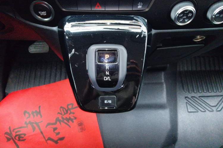 Used JMC Fushun 2025 2.0T 8AT Diesel Mid-Range Mid-Top Commercial Multi-Purpose Passenger Vehicle with 5/6 Seats Gear Lever