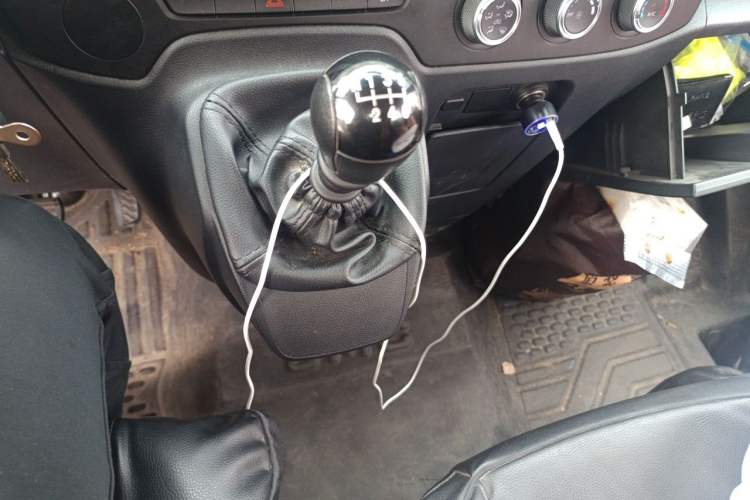 Used JMC Fushun 2025 2.0T 6MT Diesel Mid-Drive Mid-Roof Commercial Multi-Purpose 7-Seater Passenger Vehicle Gear Lever