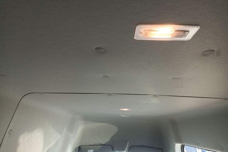 Used JMC Fushun 2025 2.0T 6MT Diesel Mid-Roof High-Arch Commercial Multi-Purpose 7-Seater Passenger Vehicle Headliner