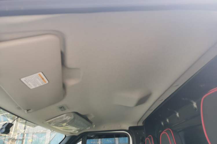 Used JMC Fushun 2025 2.0T 6MT Diesel Long-Wheelbase High-Roof Commercial Van – 2/3 Seats Headliner