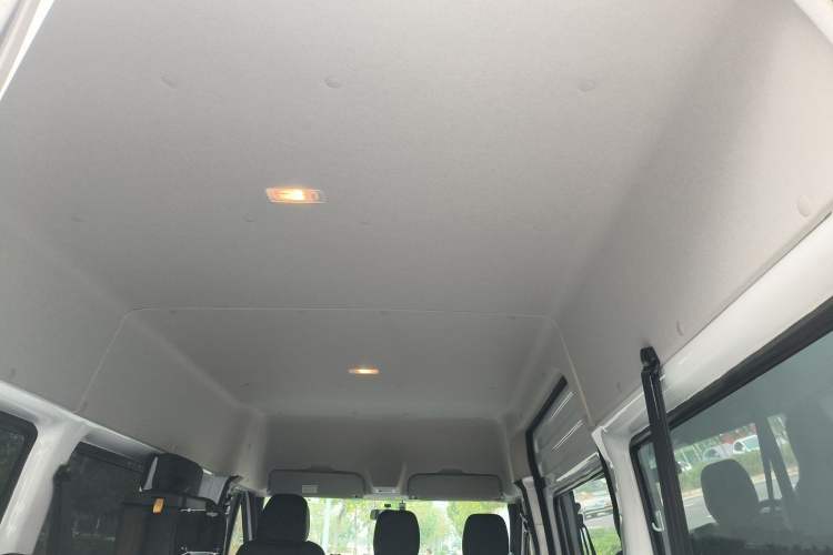 Used JMC Fushun 2025 2.0T 8AT Diesel Mid-Range Mid-Top Commercial Multi-Purpose 7-Seater Passenger Vehicle Headliner