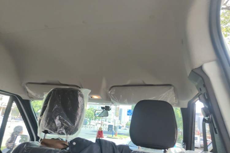 Used JMC Fushun 2025 2.0T 6MT Diesel Mid-Drive Mid-Roof Commercial Multi-Purpose 7-Seater Passenger Vehicle Headliner