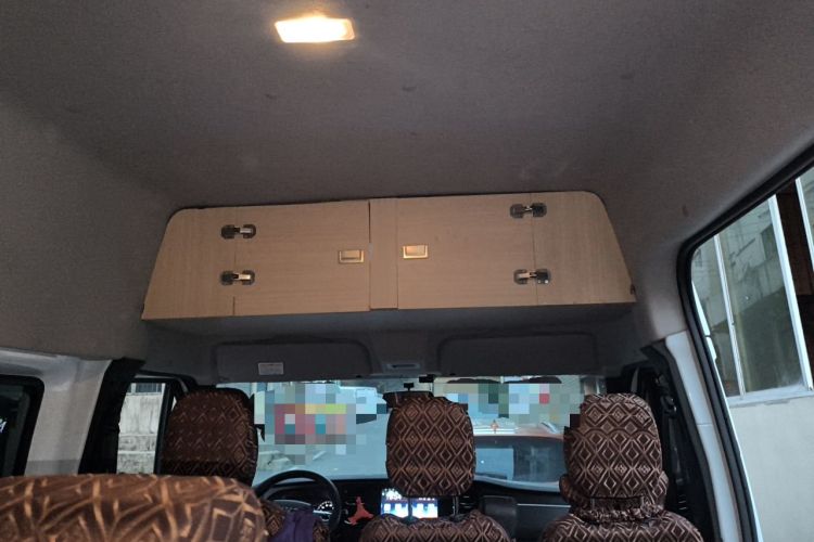 Used JMC Fushun 2025 2.0T 6MT Diesel Mid-Roof Mid-Height Commercial Multi-Purpose 7-Seater Passenger Vehicle Headliner