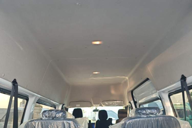 Used JMC Fushun 2025 2.0T 6MT Diesel Mid-Roof Mid-Height Commercial Multi-Purpose 7-Seater Passenger Vehicle Headliner