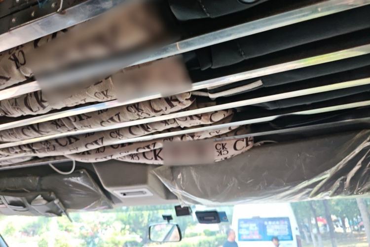 Used JMC Fushun 2025 2.0T 6MT Diesel Mid-Roof Mid-Height Commercial Multi-Purpose 7-Seater Passenger Vehicle Headliner