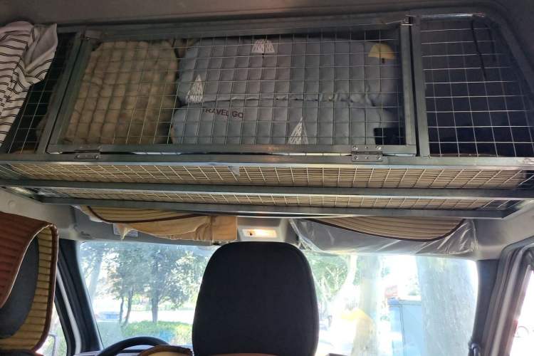 Used JMC Fushun 2025 2.0T 6MT Diesel Mid-Roof Mid-Height Commercial Multi-Purpose 7-Seater Passenger Vehicle Headliner