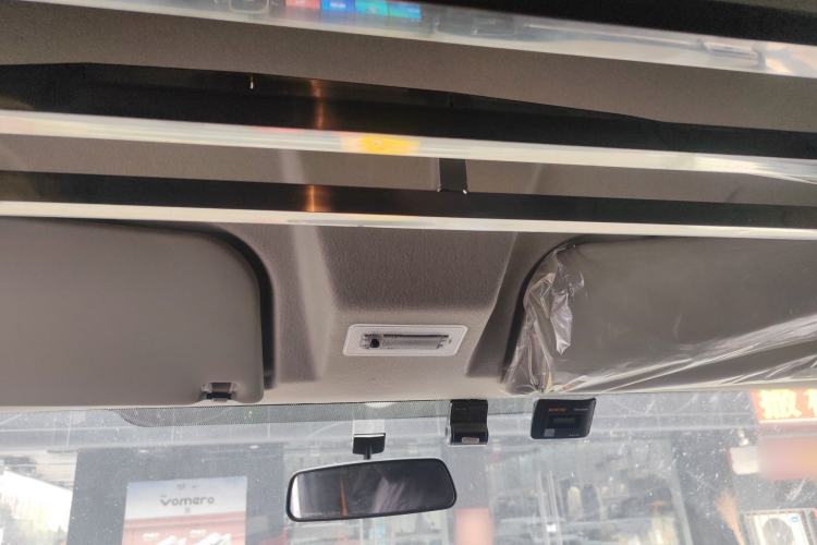 Used JMC Fushun 2025 2.0T 6MT Diesel Mid-Roof Mid-Height Commercial Multi-Purpose 7-Seater Passenger Vehicle Headliner