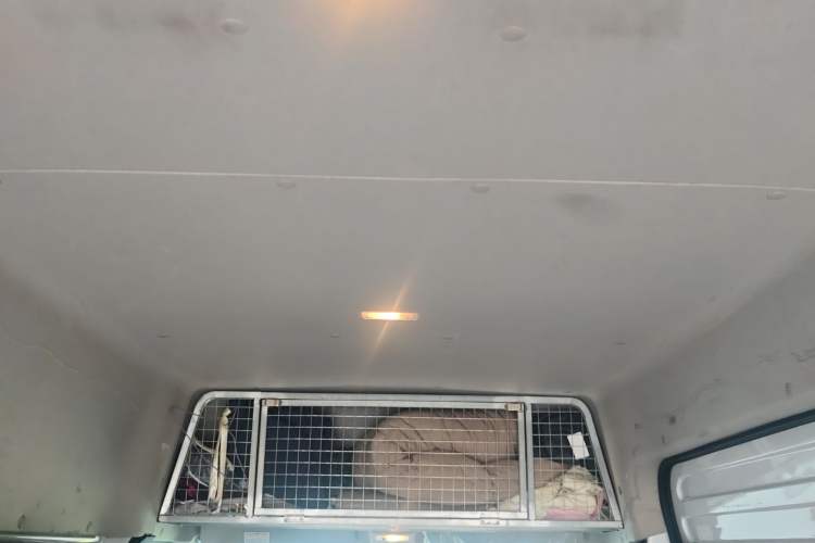 Used JMC Fushun 2025 2.0T 6MT Diesel Mid-Roof Mid-Height Commercial Multi-Purpose 7-Seater Passenger Vehicle Headliner
