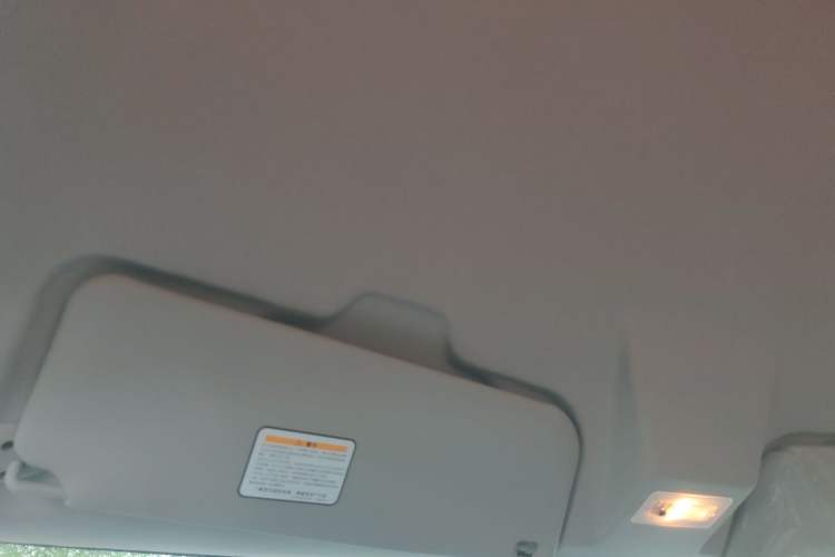 Used JMC Fushun 2025 2.0T 6MT Diesel Mid-Roof Mid-Height Commercial Multi-Purpose 7-Seater Passenger Vehicle Headliner