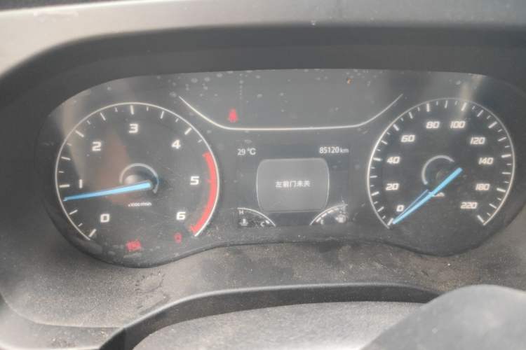 Used JMC Fushun 2025 2.0T 6MT Diesel Long-Wheelbase High-Roof Commercial Van – 2/3 Seats Instrument Cluster