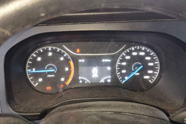 Used JMC Fushun 2025 2.0T 6MT Diesel Mid-Range Medium Roof Commercial & Transport-Focused Multi-Purpose Passenger Vehicle—5/6 Seats Instrument Cluster