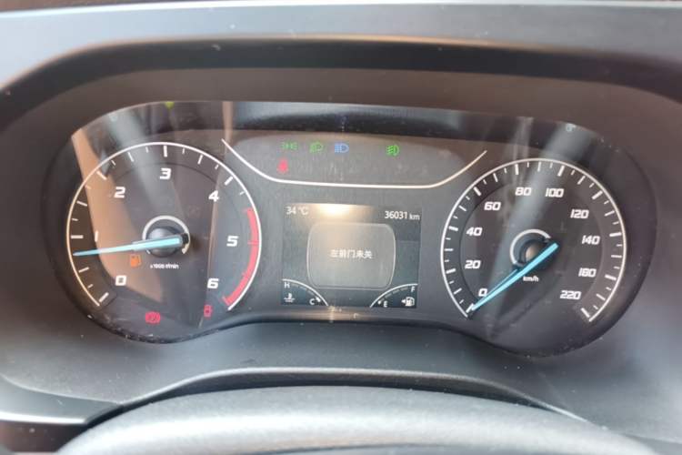 Used JMC Fushun 2025 2.0T 6MT Diesel Short-Wheelbase Low-Roof Commercial Multi-Purpose Passenger Vehicle with 5/6 Seats and Twin-Swing Tailgate Instrument Cluster