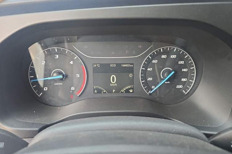 Used JMC Fushun 2025 2.0T 8AT Diesel Mid-Range Mid-Height Business-Class 9-Seater (Non-Commercial) Instrument Cluster