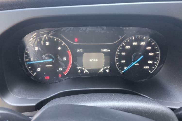 Used JMC Fushun 2025 2.0T 6MT Diesel Mid-Drive Mid-Roof Commercial Multi-Purpose Passenger Vehicle 5/6 Seats Instrument Cluster
