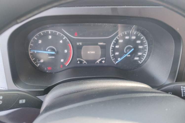 Used JMC Fushun 2025 2.0T 6MT Diesel Mid-Drive Mid-Roof Commercial Multi-Purpose 7-Seater Passenger Vehicle Instrument Cluster