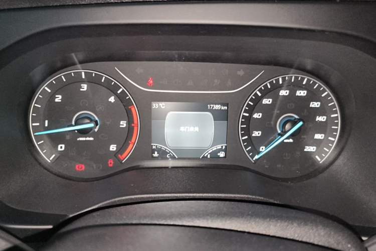 Used JMC Fushun 2025 2.0T 6MT Diesel Mid-Roof Mid-Height Commercial Multi-Purpose 7-Seater Passenger Vehicle Instrument Cluster