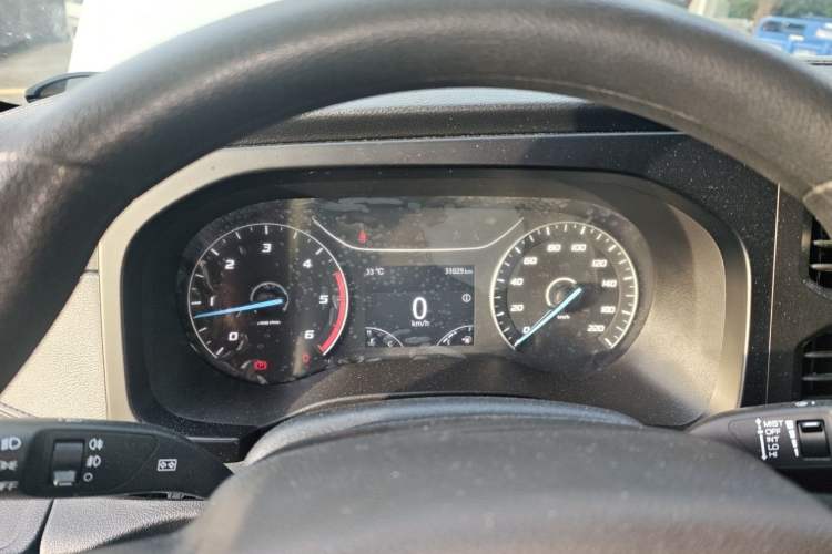 Used JMC Fushun 2025 2.0T 6MT Diesel Mid-Roof Mid-Height Commercial Multi-Purpose 7-Seater Passenger Vehicle Instrument Cluster