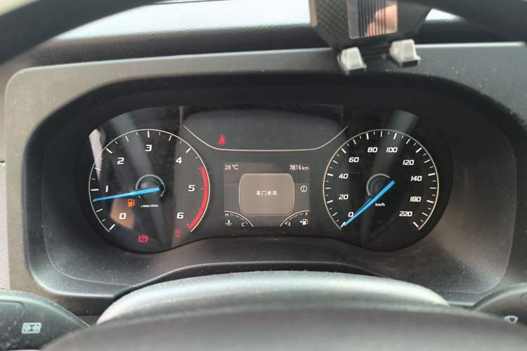 Used JMC Fushun 2025 2.0T 6MT Diesel Short-Wheelbase Mid-Roof Commercial Multi-Purpose Passenger Vehicle with 5/6 Seats Instrument Cluster