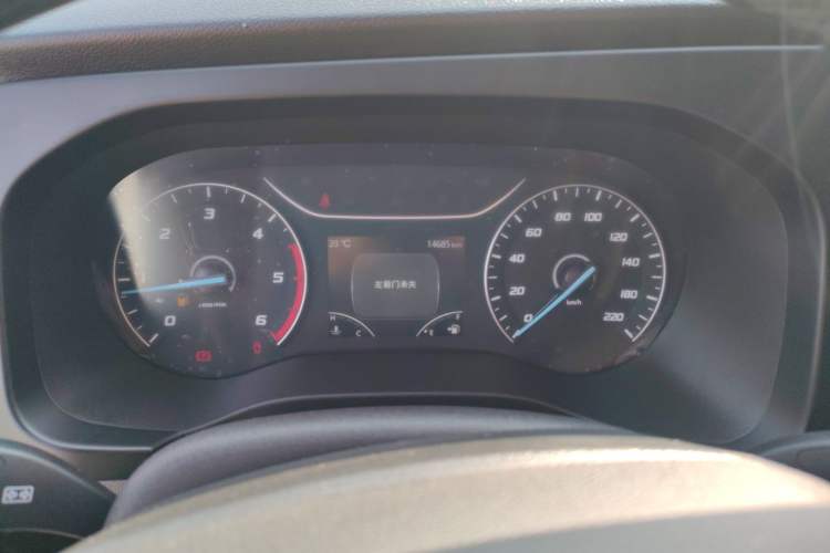 Used JMC Fushun 2025 2.0T 6MT Diesel Mid-Roof Mid-Height Commercial Multi-Purpose 7-Seater Passenger Vehicle Instrument Cluster