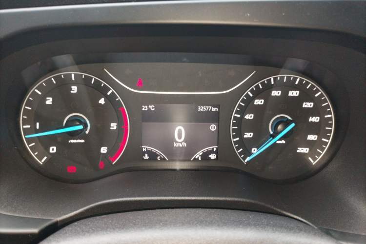 Used JMC Fushun 2025 2.0T 6MT Diesel Short-Wheelbase Mid-Roof Commercial Multi-Purpose Passenger Vehicle with 5/6 Seats Instrument Cluster
