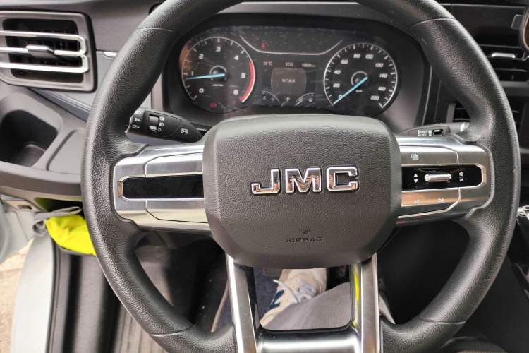 Used JMC Fushun 2025 2.0T 8AT Diesel Short-Wheelbase Low-Roof Commercial Multi-Purpose Passenger Vehicle with 5/6 Seats and Dual-Swing Tailgate Instrument Cluster