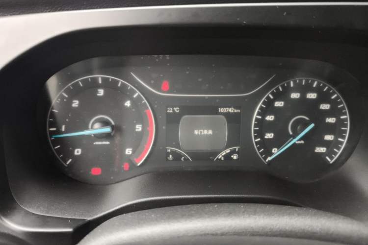 Used JMC Fushun 2025 2.0T 6MT Diesel Mid-Roof High-Arch Commercial Multi-Purpose 7-Seater Passenger Vehicle Instrument Cluster