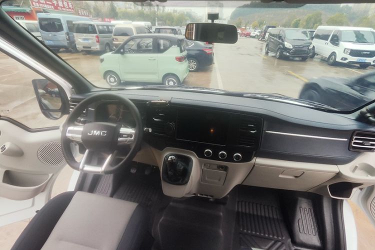 Used JMC Fushun 2025 2.0T 6MT Diesel Mid-Range Business-Class 9-Seater (Non-Commercial) Interior 1