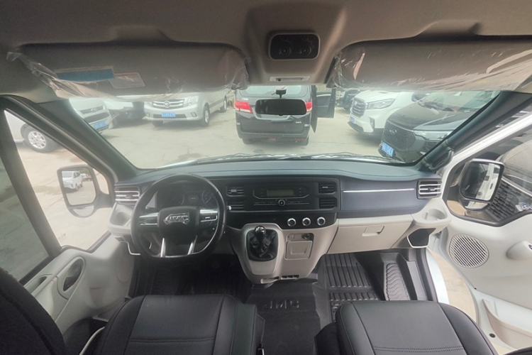 Used JMC Fushun 2025 2.0T 6MT Diesel Mid-Range Business-Class 9-Seater (Non-Commercial) Interior 1