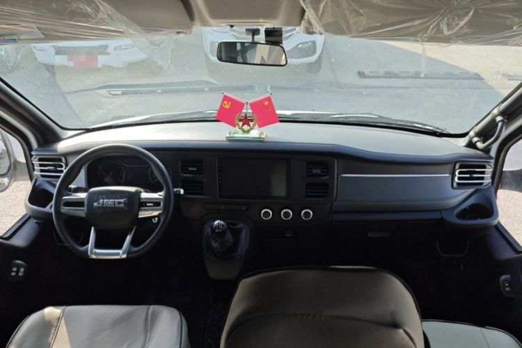 Used JMC Fushun 2025 2.0T 6MT Diesel Mid-Drive Mid-Roof Commercial Multi-Purpose 7-Seater Passenger Vehicle Interior 1