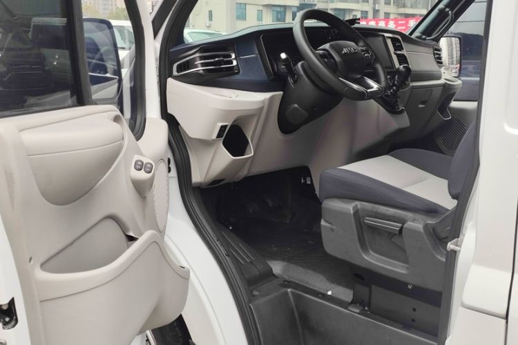 Used JMC Fushun 2025 2.0T 6MT Diesel Mid-Range Business-Class 9-Seater (Non-Commercial) Interior 2