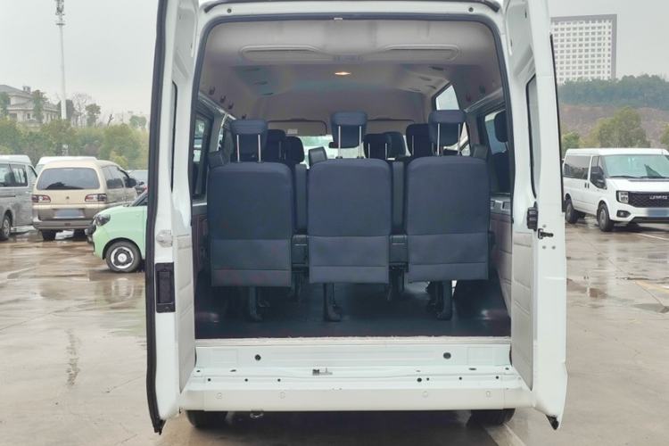 Used JMC Fushun 2025 2.0T 6MT Diesel Mid-Range Business-Class 9-Seater (Non-Commercial) Interior 3