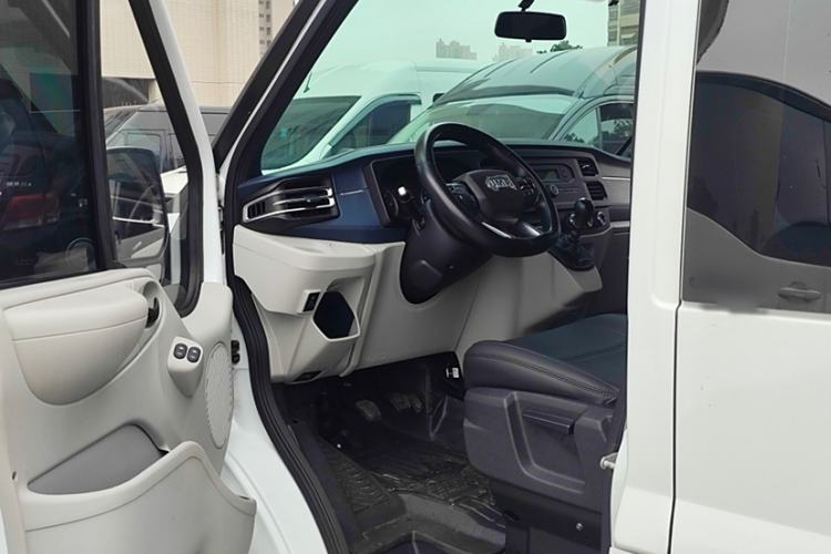 Used JMC Fushun 2025 2.0T 6MT Diesel Mid-Range Business-Class 9-Seater (Non-Commercial) Interior 3