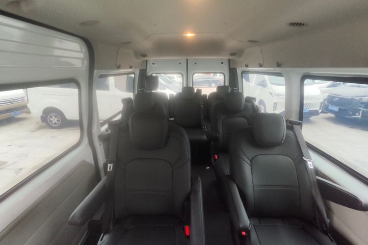 Used JMC Fushun 2025 2.0T 6MT Diesel Mid-Range Business-Class 9-Seater (Non-Commercial) Interior 4