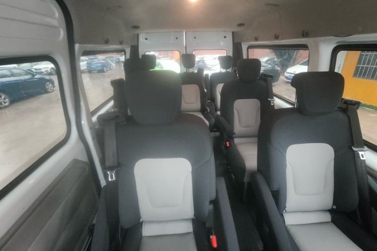 Used JMC Fushun 2025 2.0T 6MT Diesel Mid-Range Business-Class 9-Seater (Non-Commercial) Interior 5