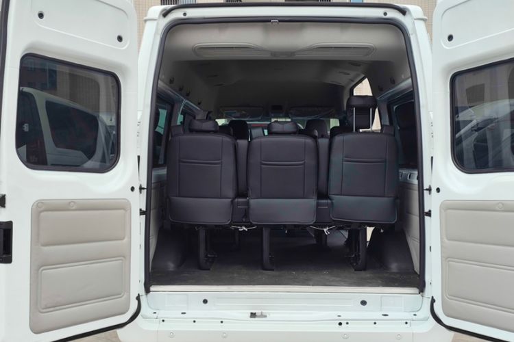 Used JMC Fushun 2025 2.0T 6MT Diesel Mid-Range Business-Class 9-Seater (Non-Commercial) Interior 5