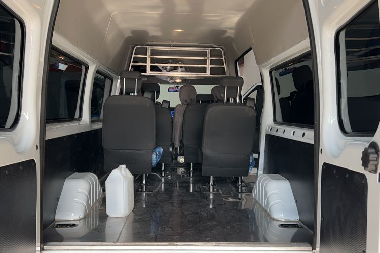Used JMC Fushun 2025 2.0T 8AT Diesel Mid-Roof Mid-Height Commercial Multi-Purpose 7-Seater Passenger Vehicle Interior 6