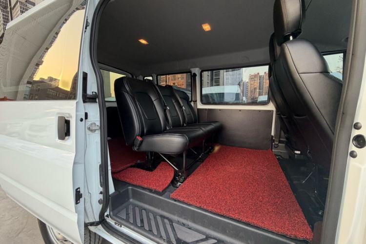 Used JMC Fushun 2025 2.0T 6MT Diesel Short-Wheelbase Low-Roof Commercial Multi-Purpose Passenger Vehicle with 5/6 Seats and Lift-Up Tailgate Interior 8