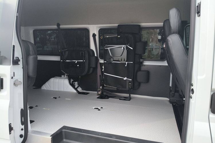 Used JMC Fushun 2025 2.0T 8AT Diesel Mid-Range Mid-Top Commercial Multi-Purpose 7-Seater Passenger Vehicle Interior 9