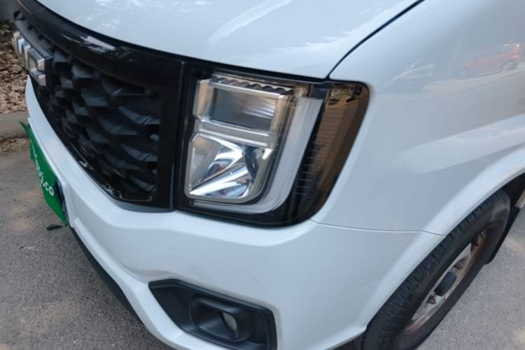 Used JMC Fushun 2025 2.0T 6MT Diesel Short-Wheelbase Low-Roof Commercial Multi-Purpose Passenger Vehicle with 5/6 Seats and Twin-Swing Tailgate Left Front Headlight