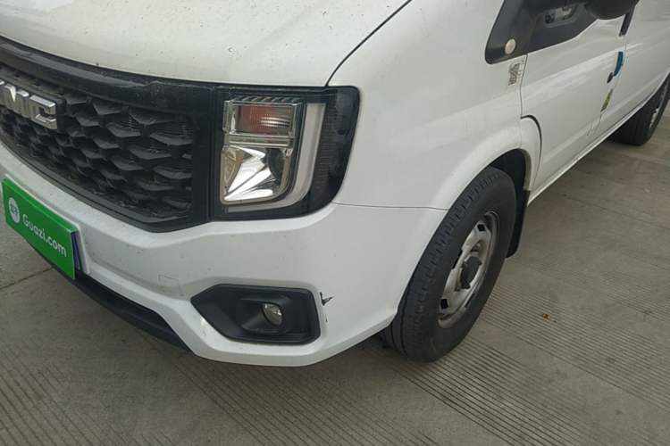 Used JMC Fushun 2025 2.0T 6MT Diesel Mid-Roof Mid-Height Commercial Multi-Purpose 7-Seater Passenger Vehicle Left Front Headlight