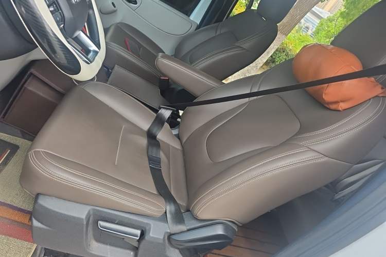 Used JMC Fushun 2025 2.0T 8AT Diesel Mid-Range Mid-Height Business-Class 9-Seater (Non-Commercial) Left Front Seat